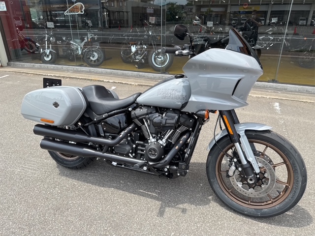 '24 FXLRST